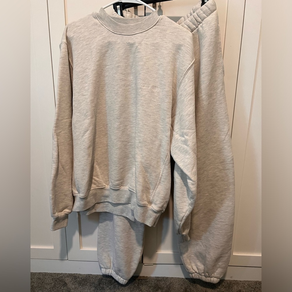 Madhappy sweatset in oatmeal heather